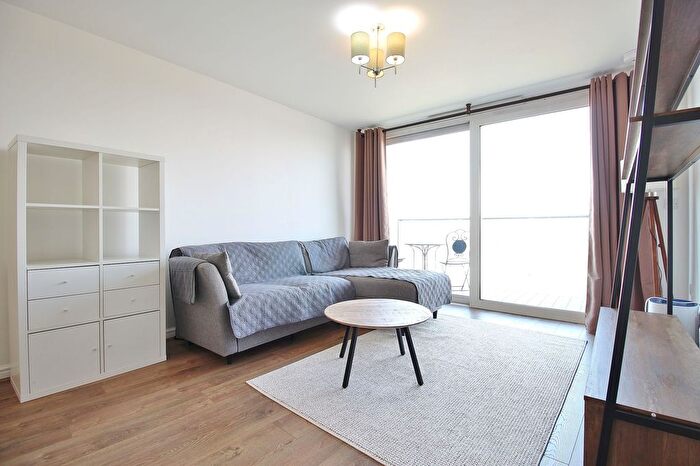 2 Bedroom Flat To Rent In Prince Regent Road, Hounslow, TW3