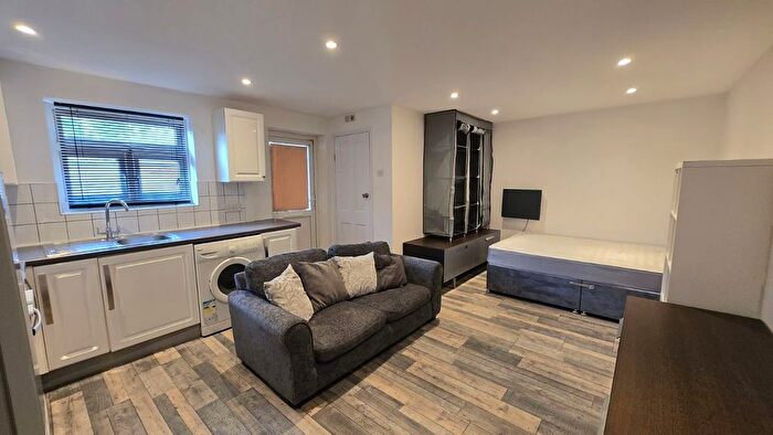 Studio To Rent In Charlton Road, London, N9