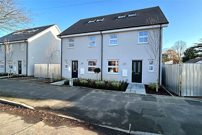 3 Bedroom Semi-Detached House To Rent In Osborne Road, Farnborough, Hampshire, GU14