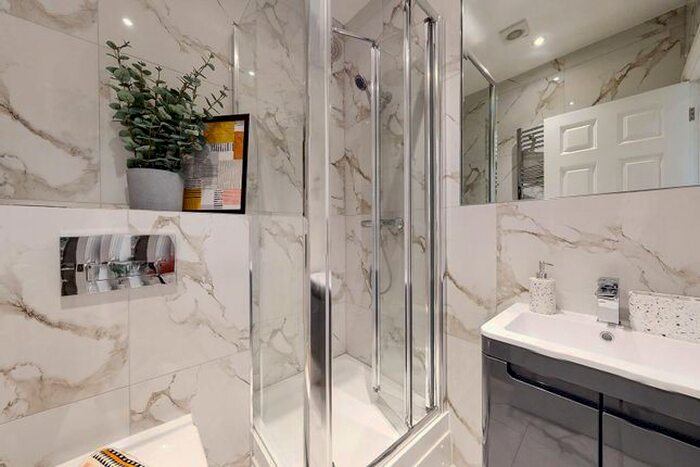 1 Bedroom Flat To Rent In Hyde Terrace, Leeds, LS2