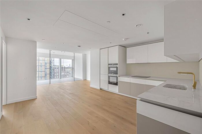 2 Bedroom Flat To Rent In Electric Boulevard, London, SW11