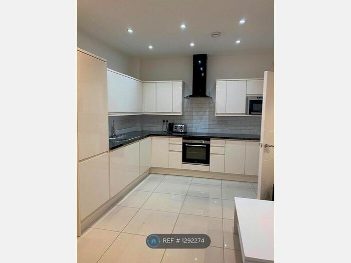 2 Bedroom Flat To Rent In Junction Road, London N19