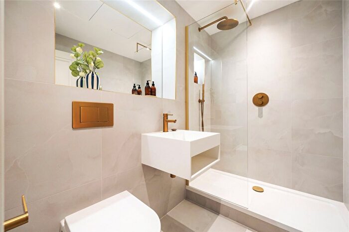 1 Bedroom Flat For Sale In High Street, Crowthorne, RG45