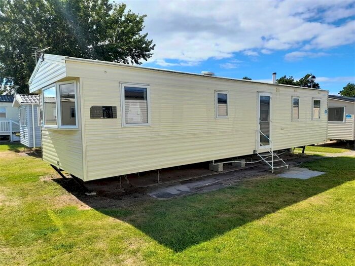 2 Bedroom Mobile/park Home For Sale In Gronant, Gronant, LL19