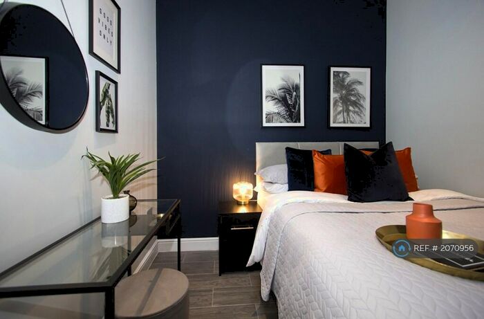 2 Bedroom Flat To Rent In West Street, Brighton, BN1