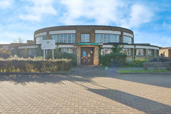 1 Bedroom Flat For Sale In Dalys Road, Rochford, SS4