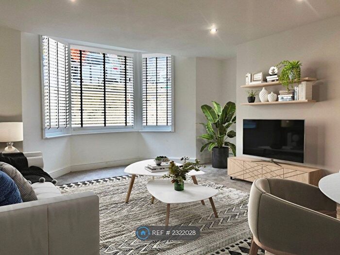 2 Bedroom Flat To Rent In Alma Square, Scarborough, YO11