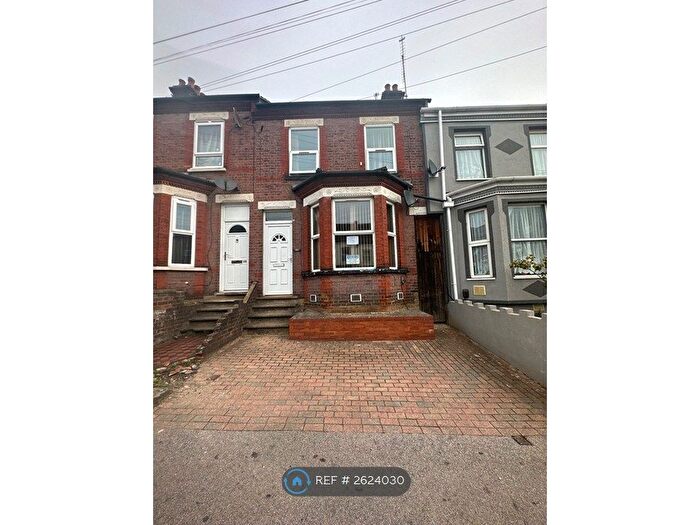3 Bedroom Terraced House To Rent In Dallow Road, Luton, LU1