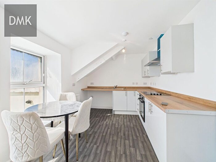 3 Bedroom Flat To Rent In Bed Apartment, Carlton Terrace, Swansea, SA1