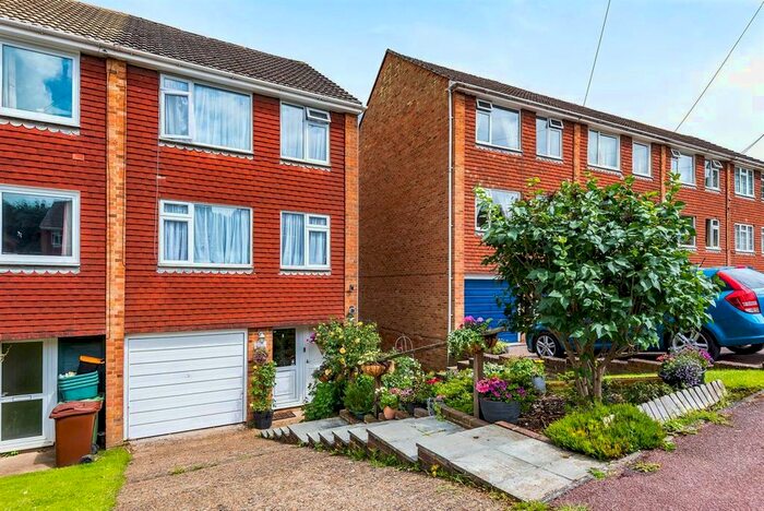 4 Bedroom Semi-Detached House To Rent In Green Way, Tunbridge Wells TN2