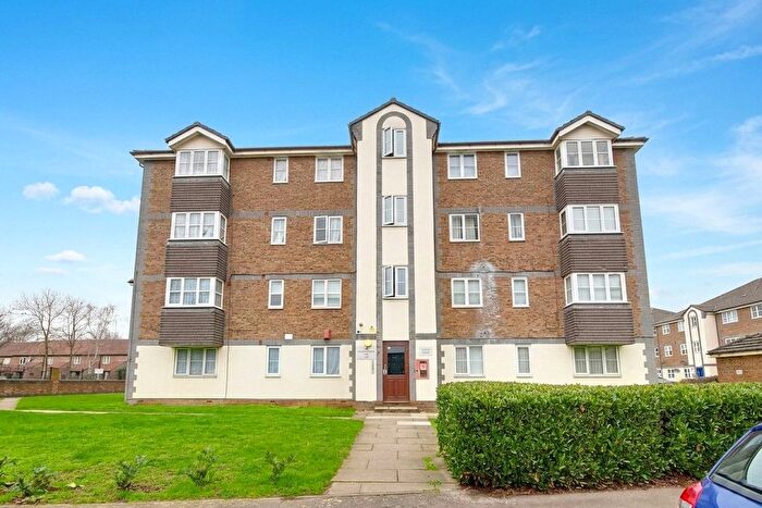 1 Bedroom Flat For Sale In Scotland Green Road, Enfield, Middlesex, EN3