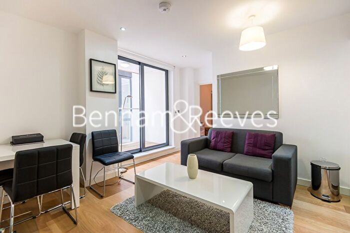 1 Bedroom Flat To Rent In Lattice House, Alie Street, E1