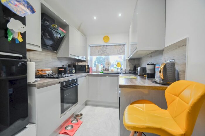 1 Bedroom Flat To Rent In Standfield Road, Dagenham, Essex RM10