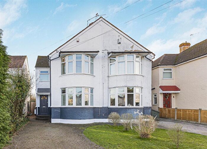 3 Bedroom Semi-Detached House For Sale In New Road, Meopham, DA13