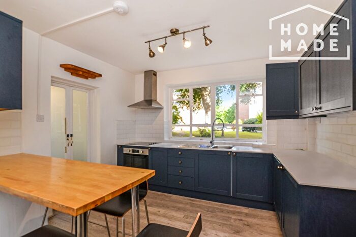 4 Bedroom Flat To Rent In Rye Court, SE22