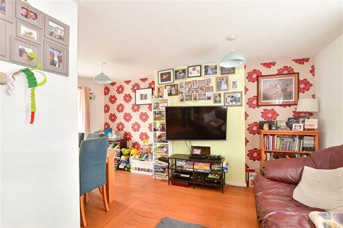 1 Bedroom Maisonette For Sale In Hyperion Court, Bewbush, Crawley, West Sussex, RH11