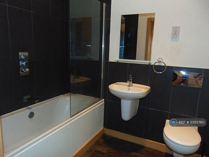 2 Bedroom Flat To Rent In Academy Court, Dagenham, RM8