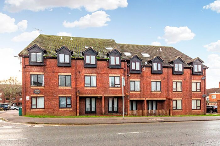 1 Bedroom Flat For Sale In Rectory Road, Rushden, NN10