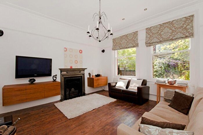2 Bedroom Flat To Rent In Sumatra Road, West Hampstead, NW6