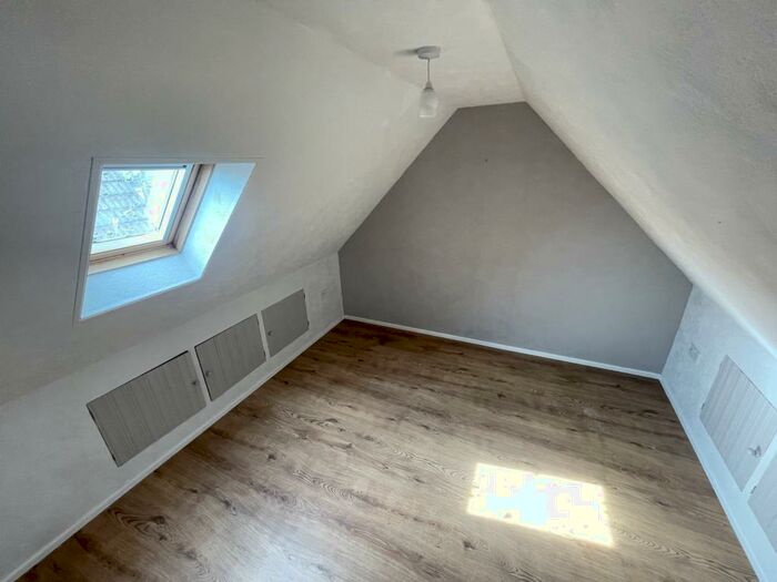 4 Bedroom Bungalow To Rent In Rover Avenue, Jaywick, Clacton-On-Sea, CO15