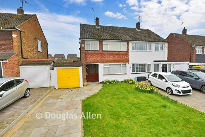 4 Bedroom Semi Detached House For Sale In Mountnessing Road, Billericay, Essex, CM12