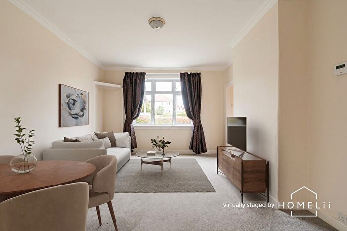 2 Bedroom Flat For Sale In Parkhead Crescent, Edinburgh, EH11