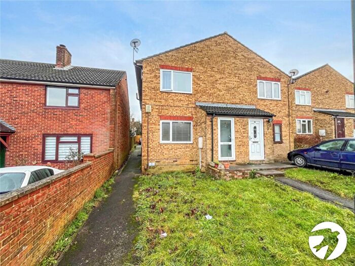 2 Bedroom Maisonette To Rent In Secretan Road, Rochester, Kent, ME1