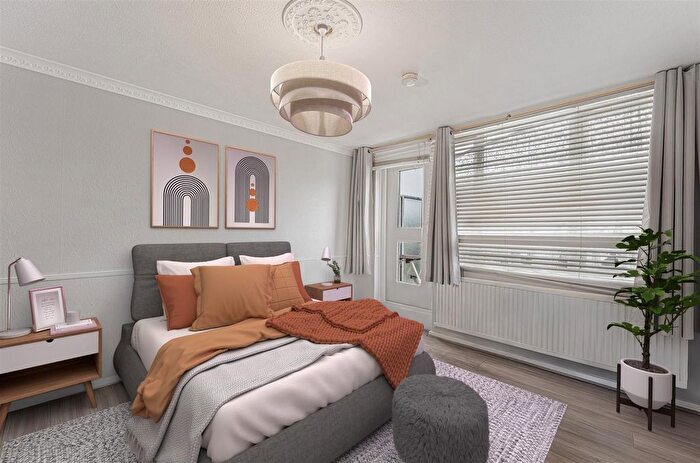 3 Bedroom Flat To Rent In Amina Way, Bermondsey, SE16