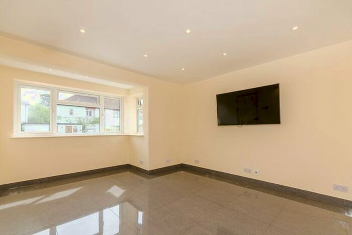 3 Bedroom End Of Terrace House To Rent In Gloucester Road, Stoughton, Guildford, GU2