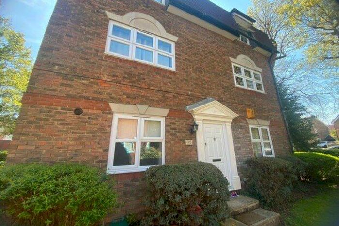 2 Bedroom Maisonette To Rent In Blackthorn Court, Basildon, SS16