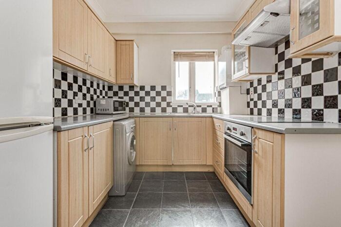 1 Bedroom Flat To Rent In Falcon Road, Clapham Junction, SW11