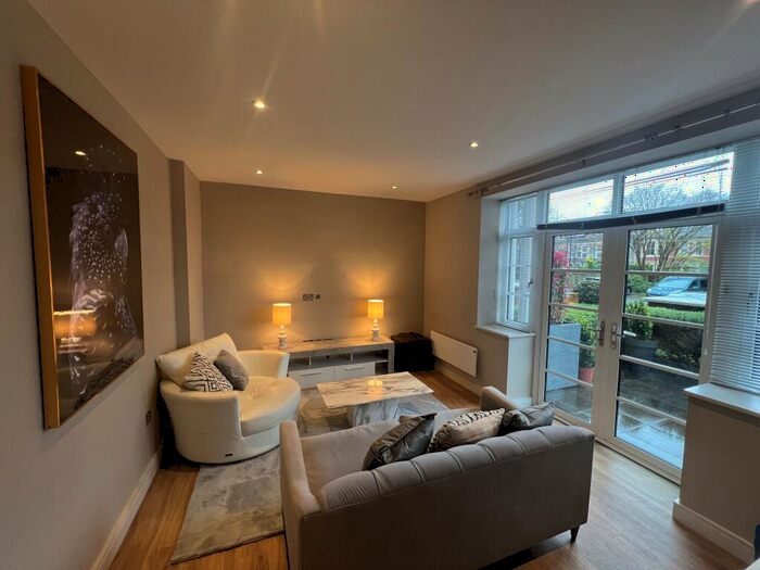 1 Bedroom Apartment To Rent In Romilly Crescent, Cardiff, CF11