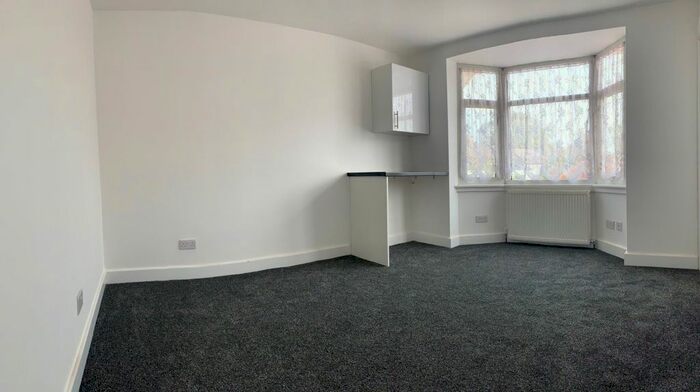 Studio To Rent In Garnault Road, Enfield, EN1