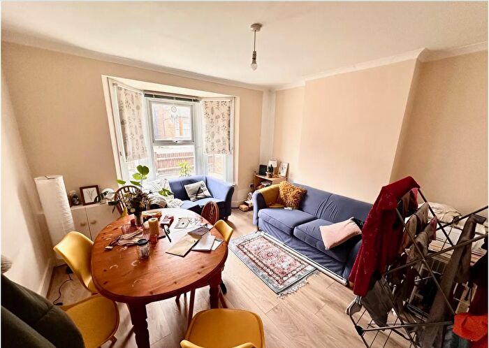 4 Bedroom Semi-Detached House To Rent In Eddy Close, Romford, RM7