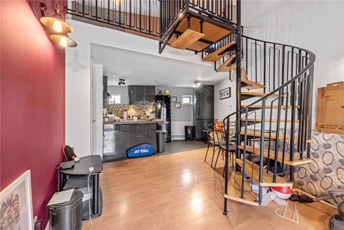3 Bedroom Flat To Rent In Ashton Street, London, E14