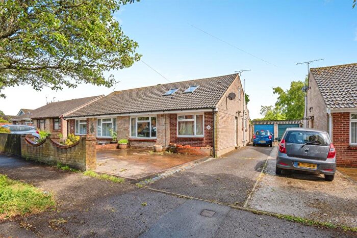 4 Bedroom Bungalow For Sale In Sutton Road, Waterlooville, PO8