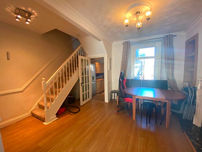 3 Bedroom Semi Detached House To Rent In Beach Street, Swansea, SA1