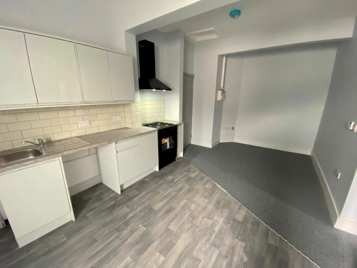 2 Bedroom Flat To Rent In Dudley Road, Blakenhall, Wolverhampton WV2