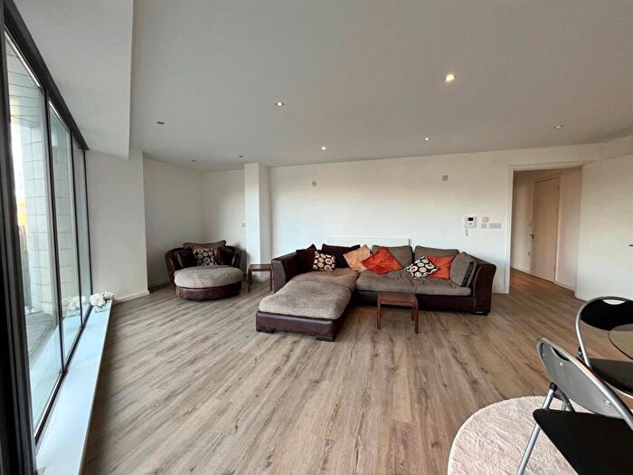 2 Bedroom Flat To Rent In Castlegate, Chester Road, Manchester, M15
