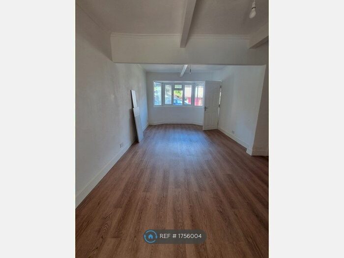 4 Bedroom Terraced House To Rent In Dean Road, Hampton, TW12