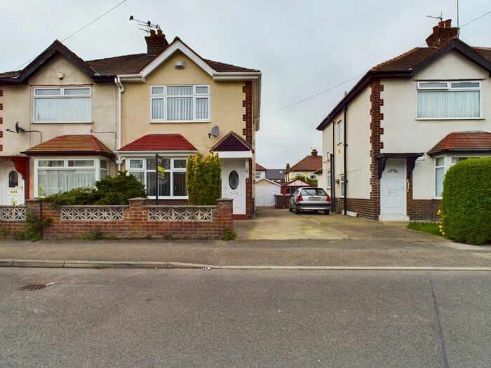 3 Bedroom Semi-Detached House To Rent In Spring Gardens, Anlaby Common, HU4