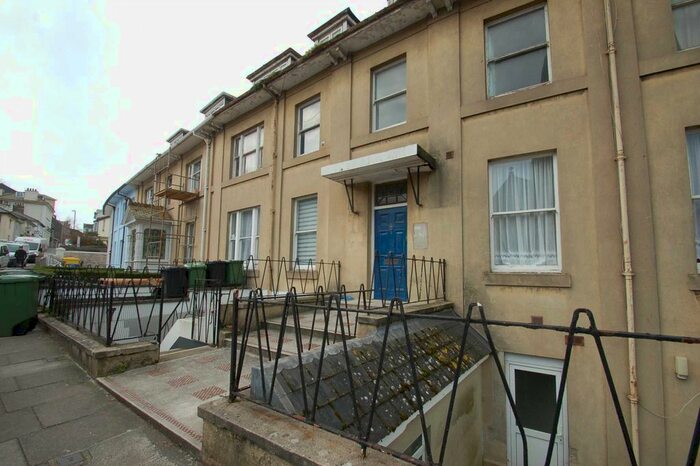 2 Bedroom Flat To Rent In Clifton House, Torquay, TQ1