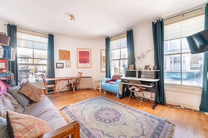 Studio To Rent In Lancaster Road, Notting Hill, London, W11