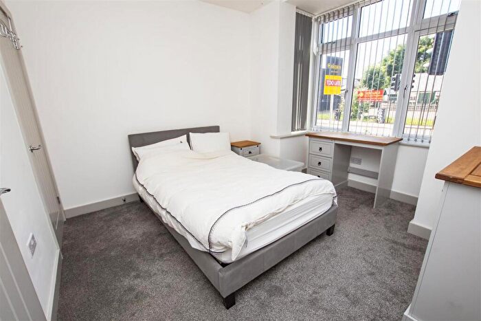 5 Bedroom House To Rent In Raddlebarn Road, Selly Oak, B29