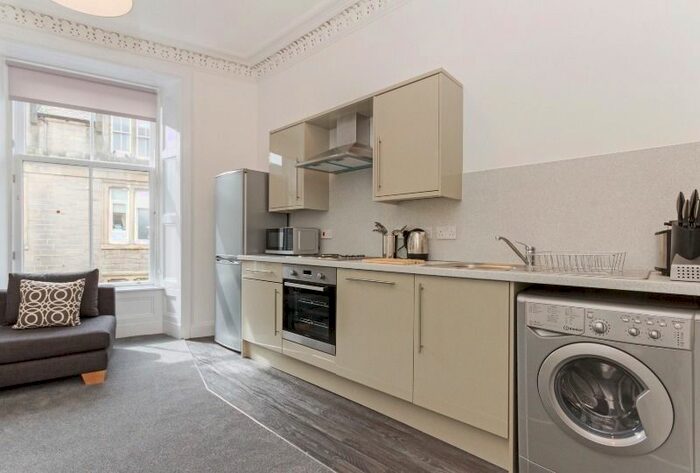 2 Bedroom Flat To Rent In Upper Craigs, Stirling Town, Stirling, FK8