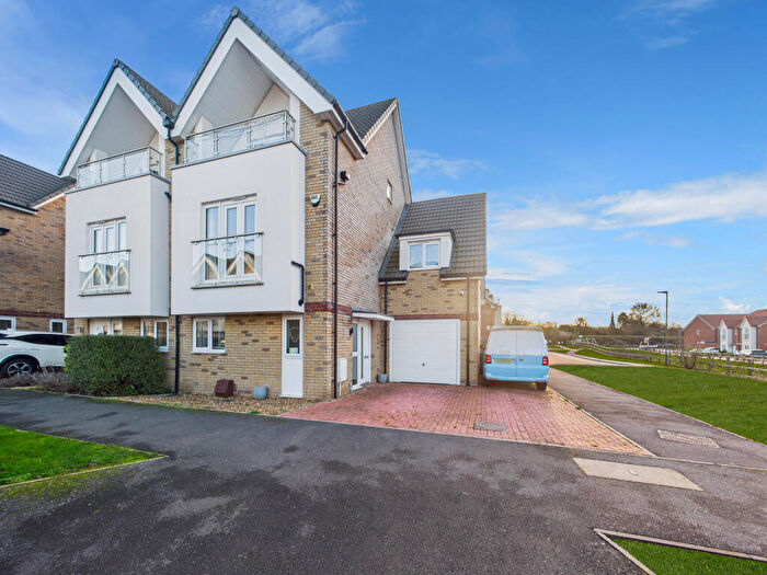 4 Bedroom Town House For Sale In Cheverton Avenue, Princes Risborough, Buckinghamshire, HP27