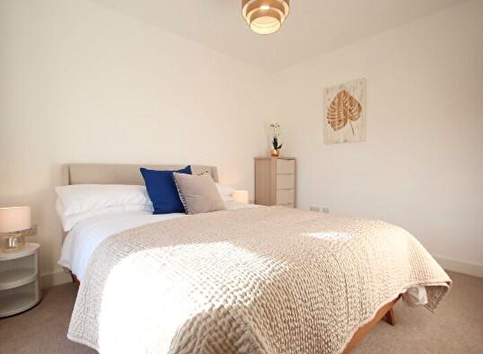 2 Bedroom Flat To Rent In Holmbush Mews, The Green, RH12