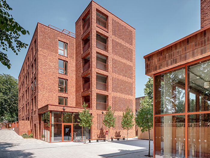 1 Bedroom Flat For Sale In Station Approach, London, N12