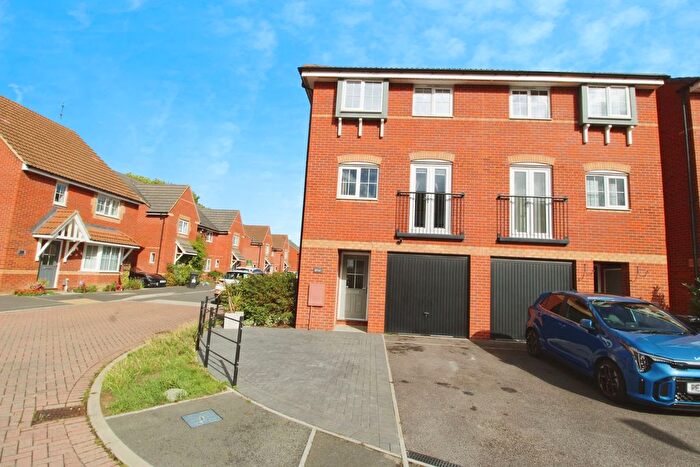 3 Bedroom End Terrace House For Sale In Greycing Street, Swindon, SN25