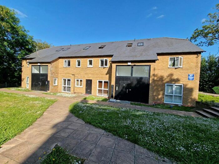 2 Bedroom Flat To Rent In Warminster Road, London, SE25
